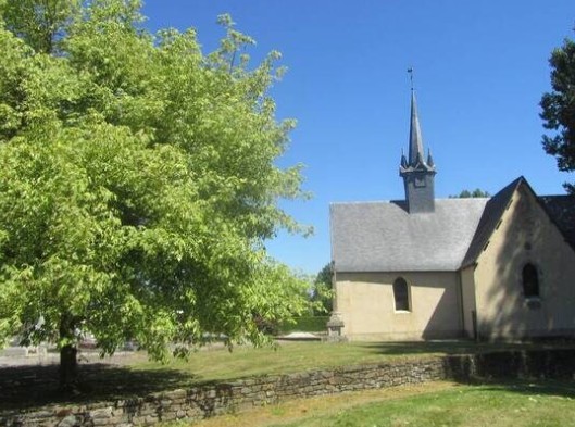 l'église St Médard de Chaumeré à 50 m du gîte
