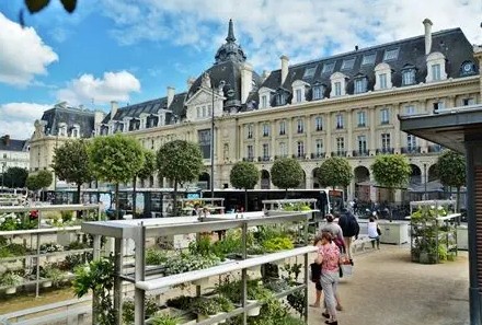 La grande poste de rennes : République