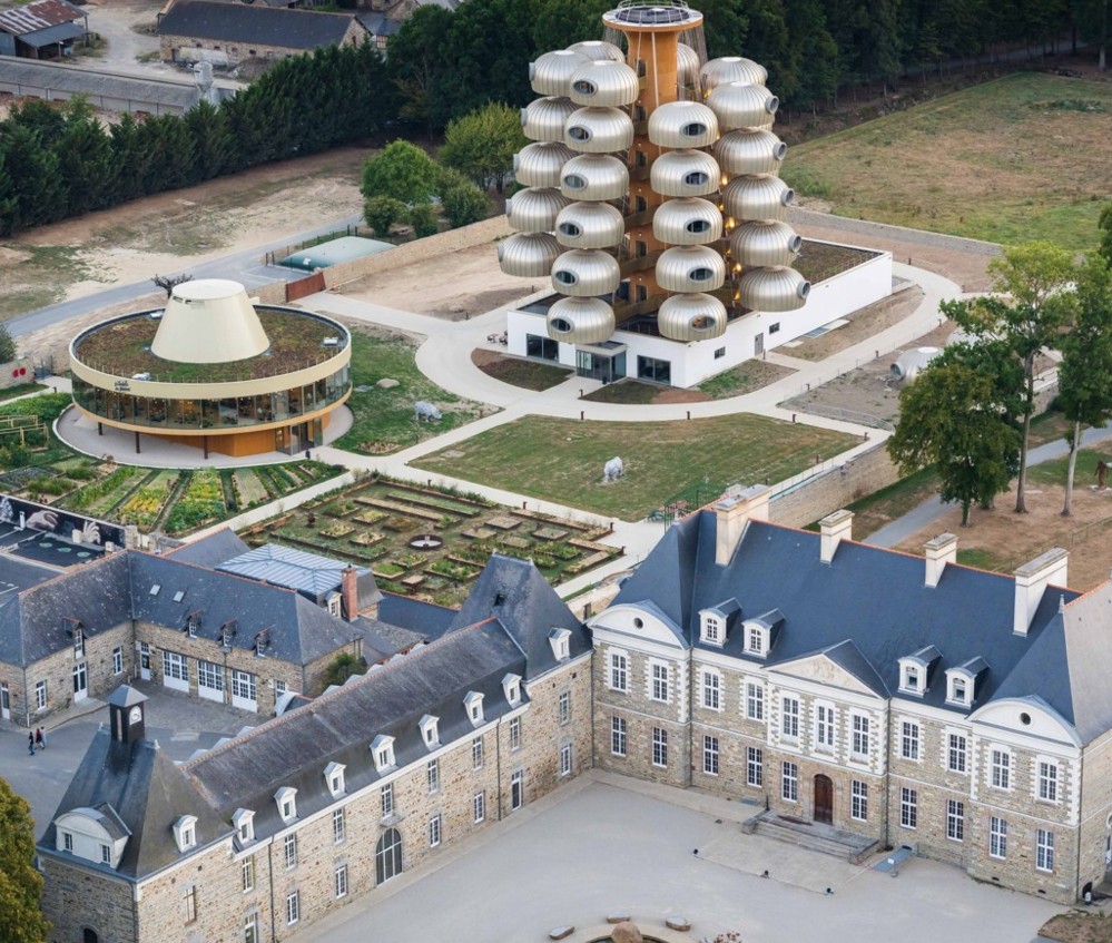 le château des pères avec ses jardins et son hôtel de luxe