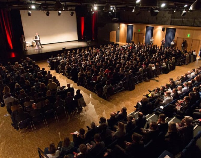 la salle du Zéphyr à Châteaugiron pendant une conférence